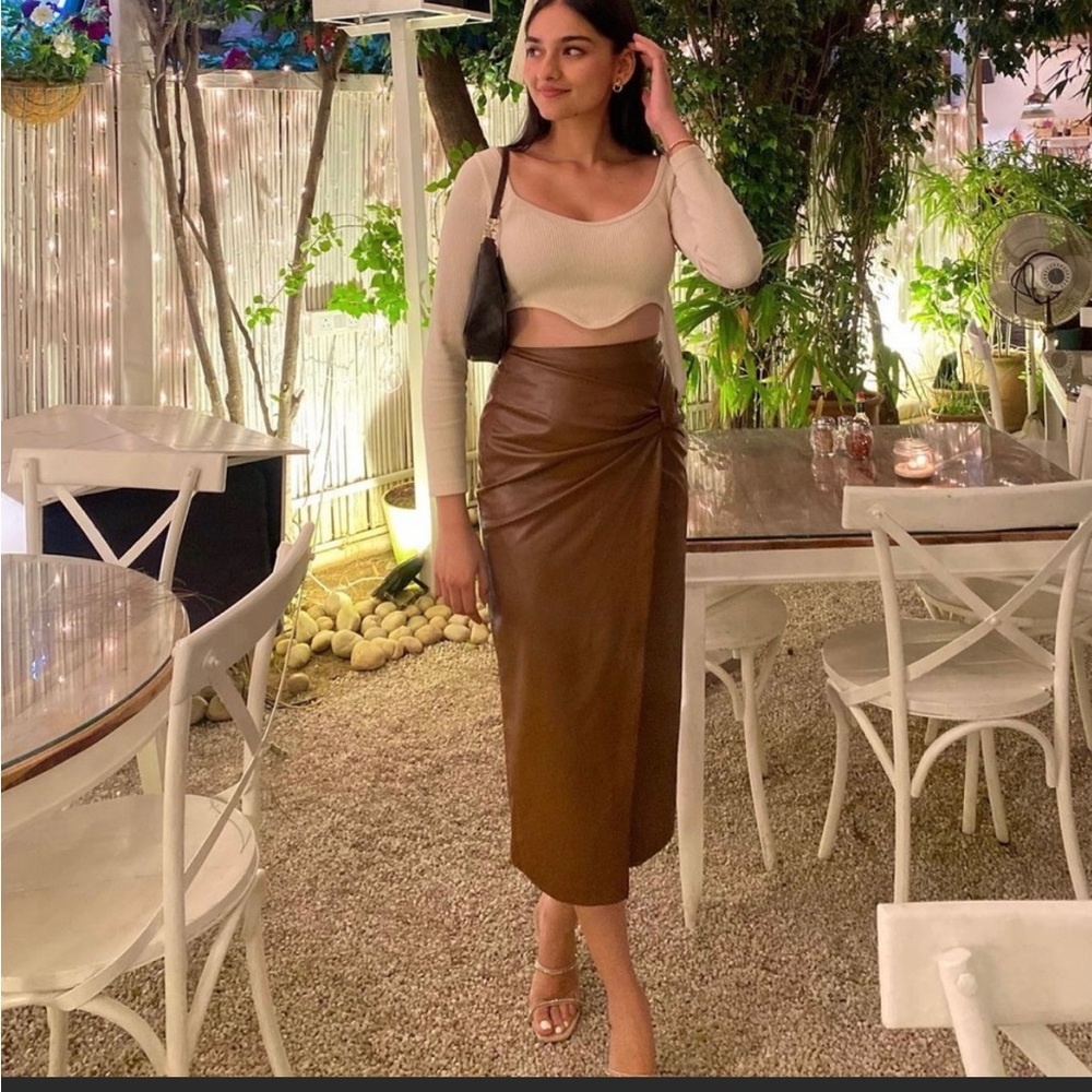 BLOGGERS FAVORITE! ZARA BROWN FAUX LEATHER KNOTTED SKIRT S